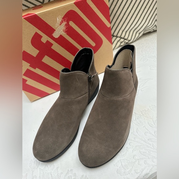 Fitflop Supermodel Suede Angle Boot in Bungee Cord, Size 9 - Picture 3 of 9